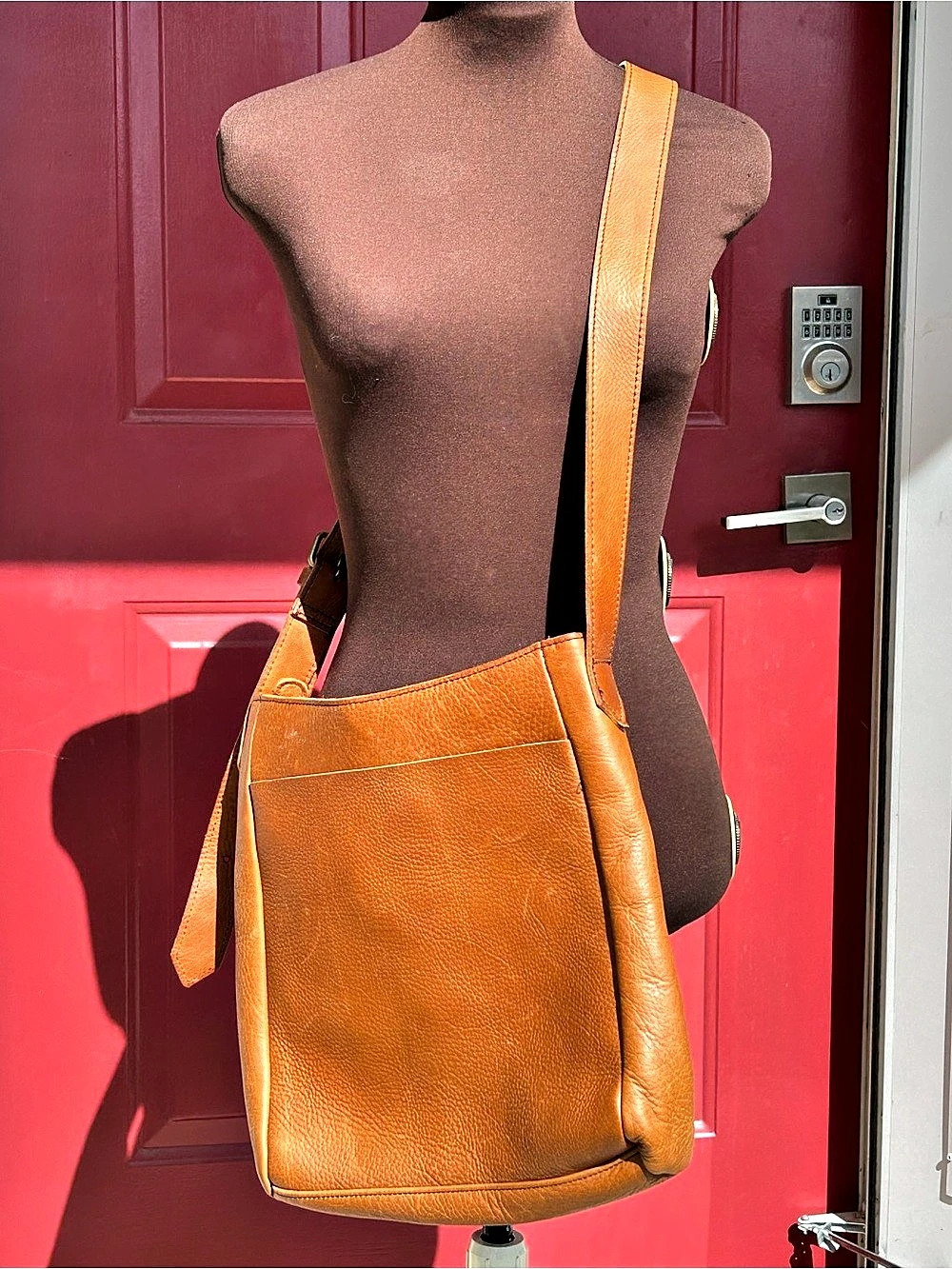 NWOT LIFETIME LEATHER CO. Lg Crossbody Bag in Brown-full grain cowhide-gorgeous!
